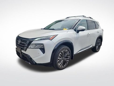 Used 2025 Nissan Rogue Platinum FWD image 2