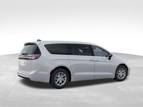New 2026 Chrysler Pacifica Select FWD image 4