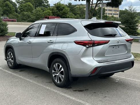 Used 2020 Toyota Highlander XLE AWD/4WD image 23