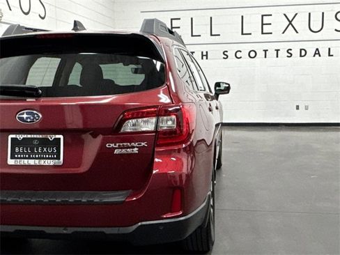 Used 2017 Subaru Outback 2.5i Limited image 4