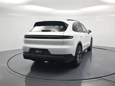 Certified 2026 Porsche Cayenne AWD/4WD image 40