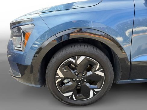 Certified 2023 Kia Niro Wave FWD image 9