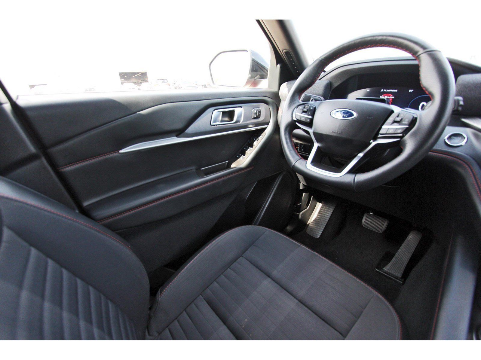 Used 2025 Ford Explorer ST-Line w/ Premium Package RWD image 9