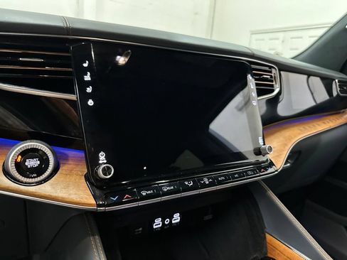 Used 2024 Jeep Grand Wagoneer Series III AWD/4WD image 45