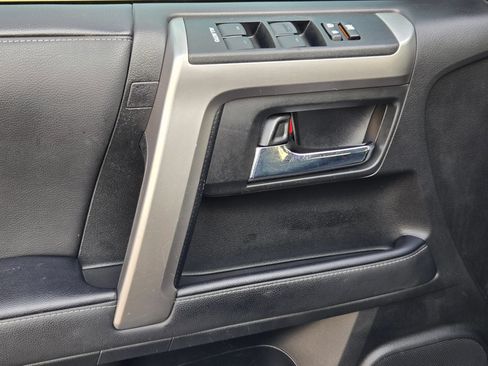 Used 2020 Toyota 4Runner SR5 Premium w/ Moonroof Package RWD image 21