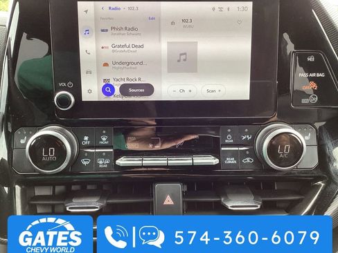 Used 2025 Toyota Highlander XSE AWD/4WD image 3