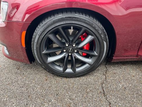 Used 2023 Chrysler 300 C image 29