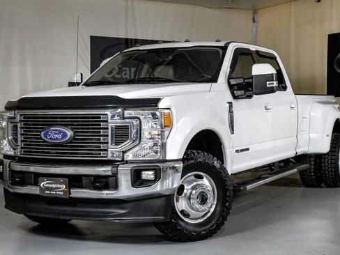 Used 2020 Ford F350 Lariat w/ Lariat Value Package image 4