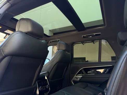 Used 2023 Land Rover Range Rover SE image 23