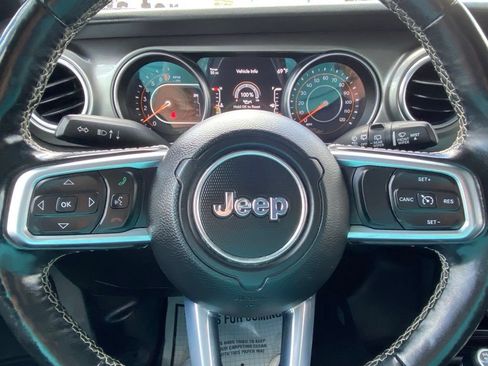 Used 2020 Jeep Wrangler Unlimited Sahara w/ Dual Top Group AWD/4WD image 27