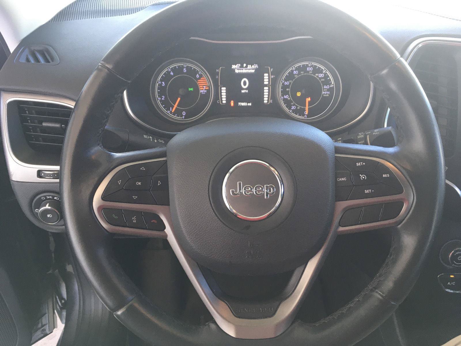 Used 2019 Jeep Cherokee Latitude Plus FWD image 17