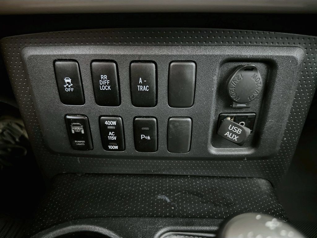 Used 2011 Toyota FJ Cruiser 4WD w/ Upgrade Pkg image 39