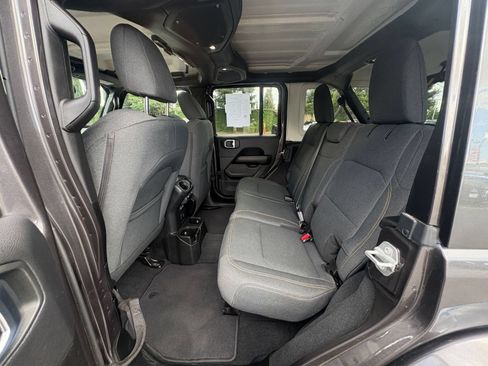 Used 2025 Jeep Wrangler Unlimited Sahara AWD/4WD image 25