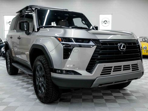 Used 2025 Lexus GX 550 AWD/4WD image 6