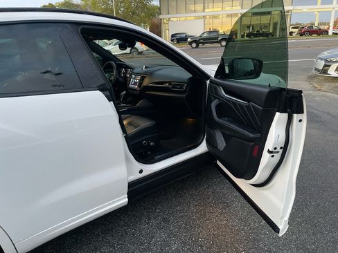 Used 2021 Maserati Levante image 53