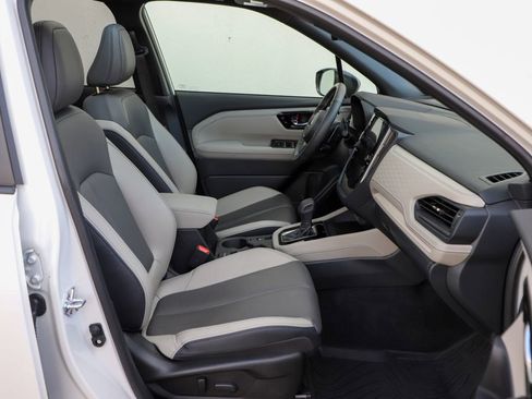 Used 2025 Subaru Forester Limited image 39