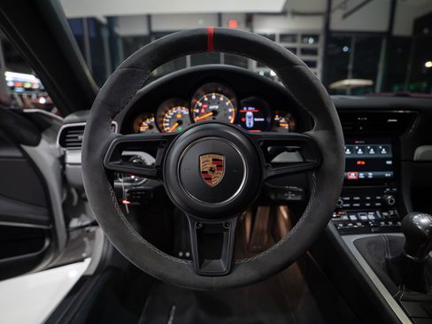 Used 2018 Porsche 911 GT3 RWD image 14