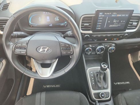 Used 2023 Hyundai Venue SEL FWD image 11