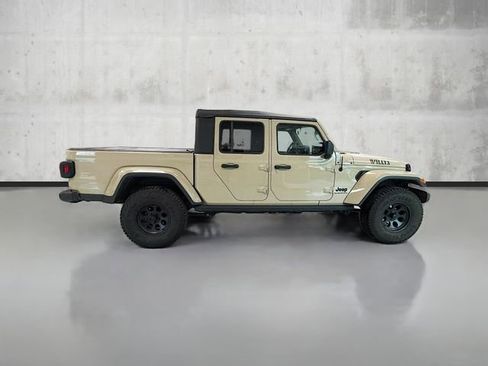 Used 2022 Jeep Gladiator Willys image 4