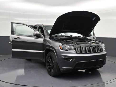 Used 2021 Jeep Grand Cherokee Laredo X image 15