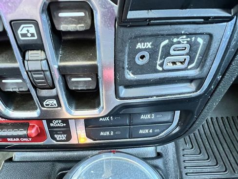 Used 2022 Jeep Wrangler Unlimited Rubicon w/ Steel Bumper Group AWD/4WD image 24