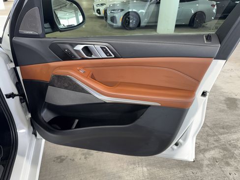 Certified 2025 BMW X7 xDrive40i w/ Premium Package image 9