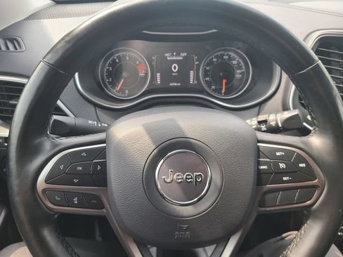 Used 2020 Jeep Cherokee Latitude Plus w/ Cold Weather Group AWD/4WD image 14
