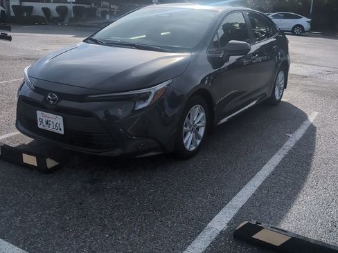 Certified 2024 Toyota Corolla LE image 1