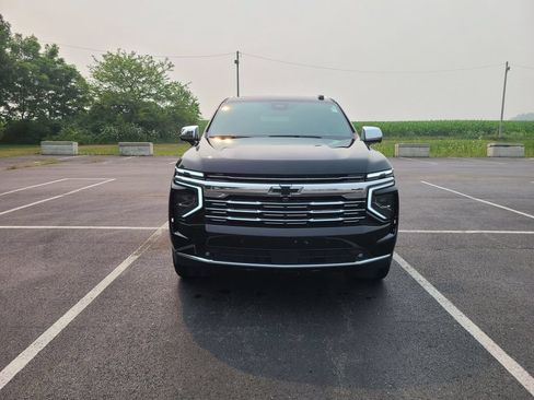 Used 2025 Chevrolet Tahoe Premier AWD/4WD image 2