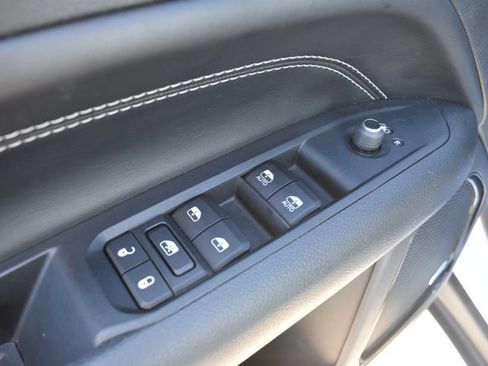 Used 2022 Jeep Compass Latitude w/ Sun and Sound Group AWD/4WD image 13
