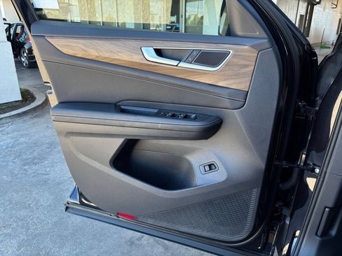 Used 2026 Volkswagen Atlas SE FWD image 18