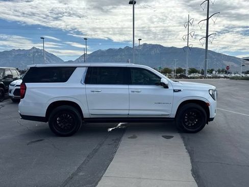 Used 2023 GMC Yukon XL Denali AWD/4WD image 6