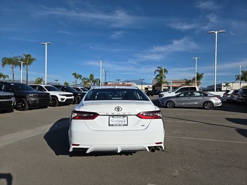 Used 2023 Toyota Camry SE image 6