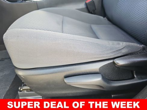 Used 2018 Toyota Highlander LE image 28