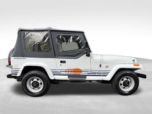 Used 1992 Jeep Wrangler Islander AWD/4WD image 5