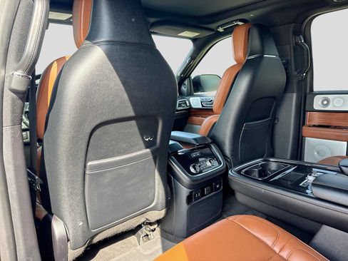 Used 2019 Lincoln Navigator Reserve AWD/4WD image 17