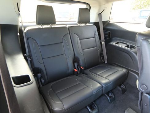 Used 2023 GMC Acadia SLT image 31