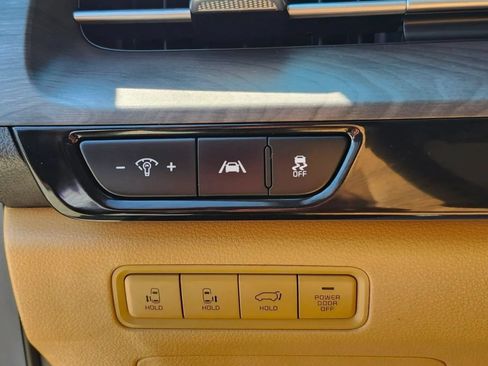Used 2024 Kia Carnival EX FWD image 30