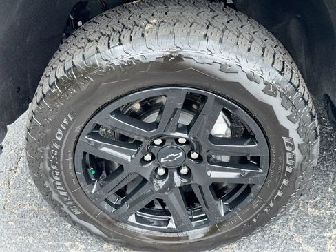 Used 2025 Chevrolet Silverado 1500 LT Trail Boss w/ LPO, Dark Essentials Package AWD/4WD image 12