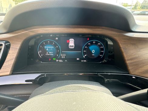 Used 2025 Volkswagen Atlas SE image 28