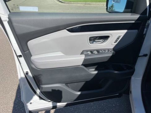 New 2025 Honda Pilot Touring image 15