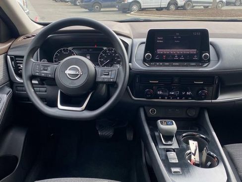 Used 2022 Nissan Rogue SV image 8