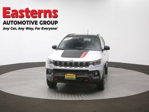 Used 2025 Jeep Compass Trailhawk w/ Trailer Tow Group AWD/4WD image 52