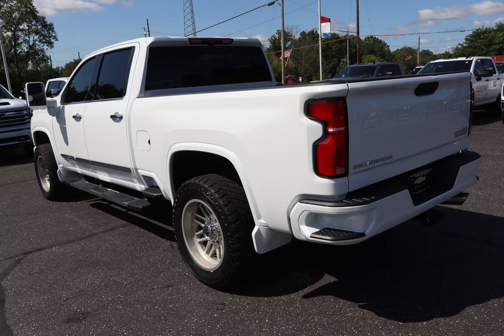 Used 2025 Chevrolet Silverado 2500 High Country w/ Technology Package AWD/4WD image 3