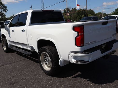 Used 2025 Chevrolet Silverado 2500 High Country w/ Technology Package AWD/4WD image 3