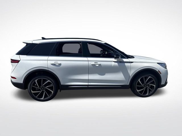 Used 2025 Lincoln Corsair Reserve w/ Equipment Group 202A AWD/4WD image 8