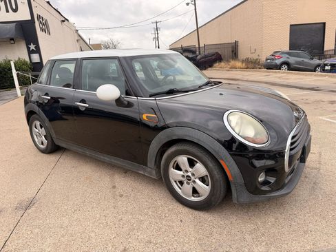 Used 2017 MINI Cooper 4-Door Hardtop image 7