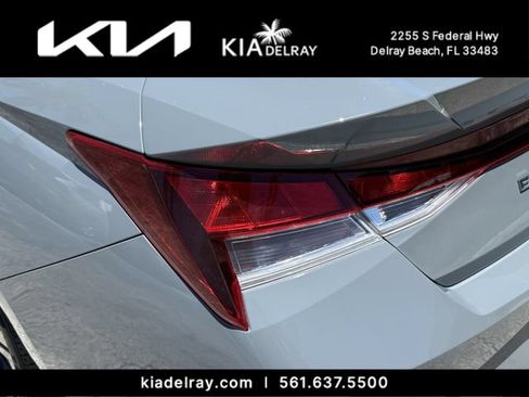 Used 2022 Hyundai Elantra SEL FWD image 7