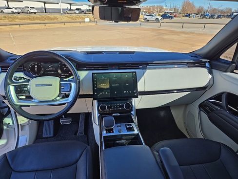 Used 2023 Land Rover Range Rover Autobiography image 14