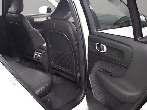 Certified 2025 Volvo XC40 B5 Plus image 33